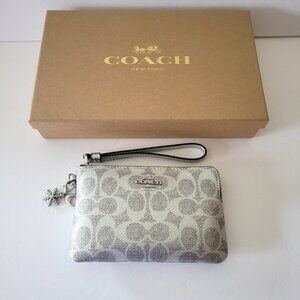Coach CCK93 Boxed Corner Zip Pearlized Signature Wristlet Clutch Gray Silver